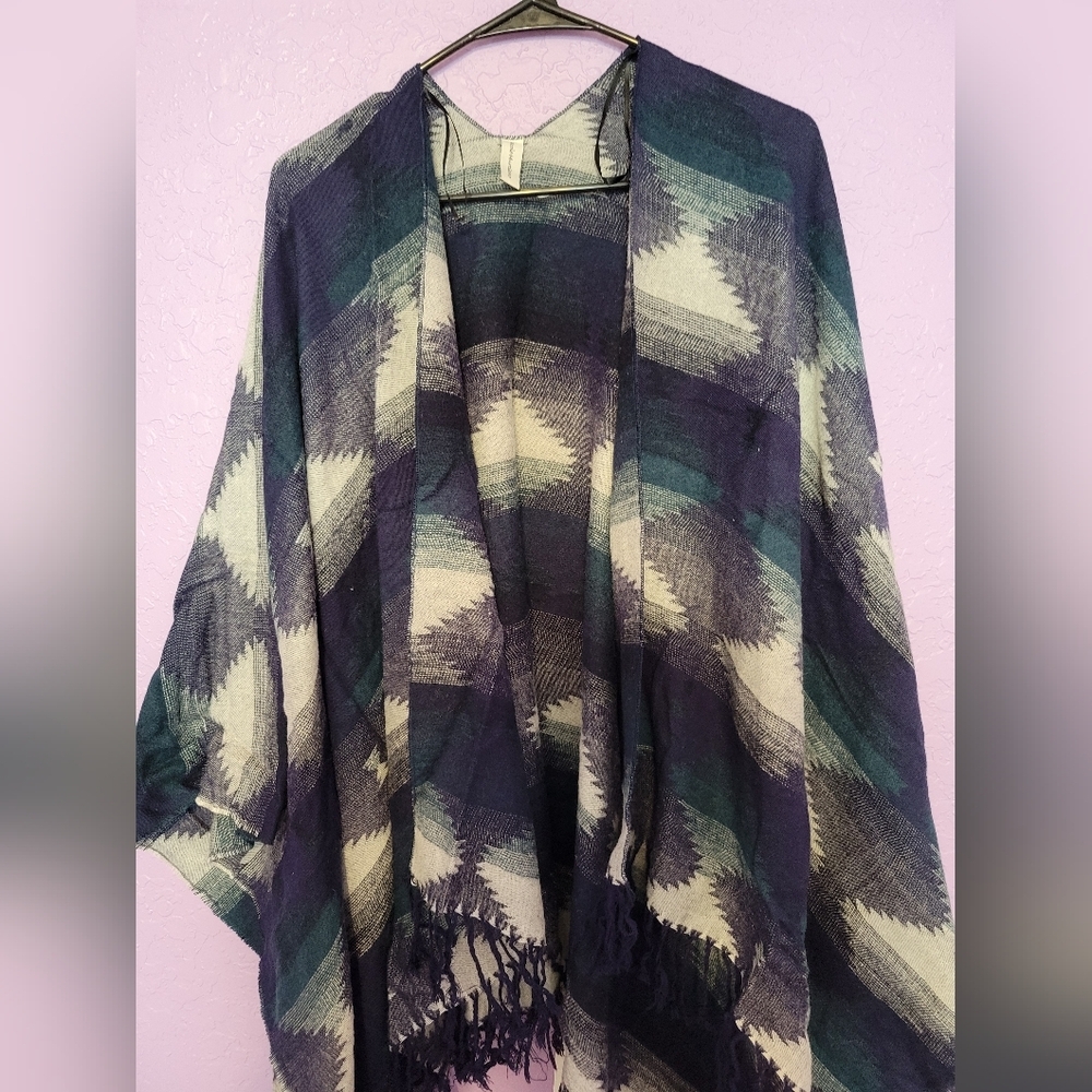 Nicole Marciano Vintage style poncho up to XL